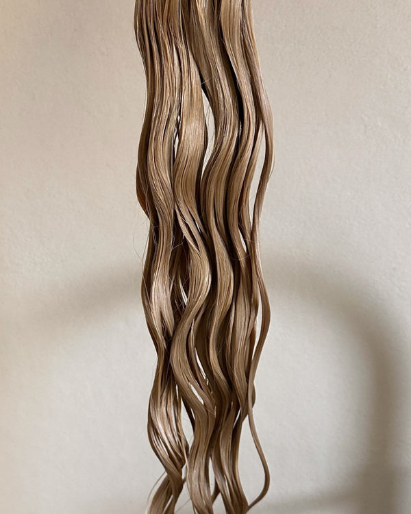 her Natural Wave – Soft Bleached Hair